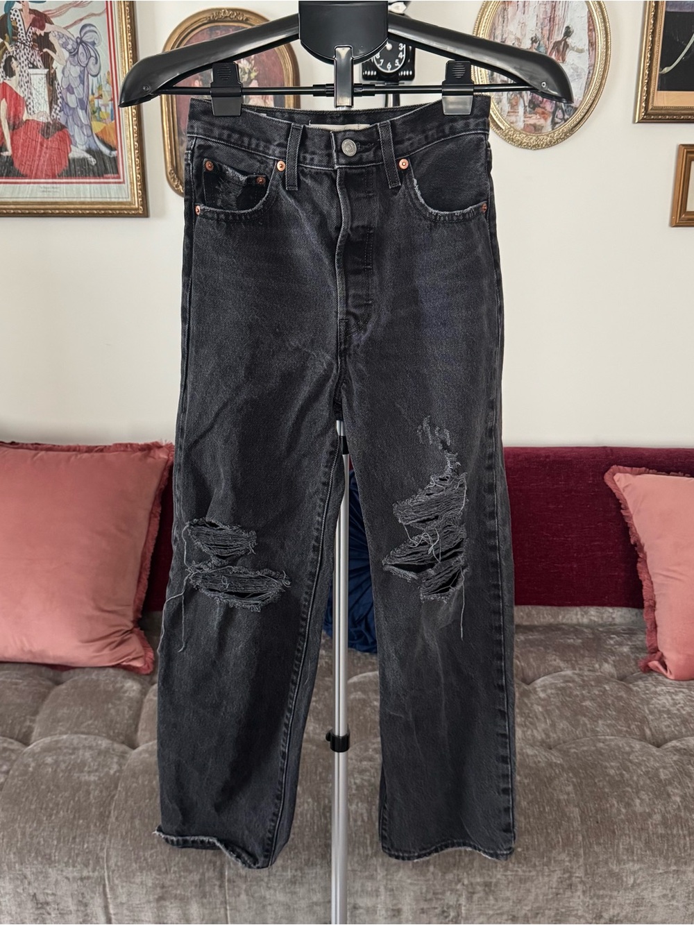Women’s Black Distressed Levi’s Straight-Leg Jeans
